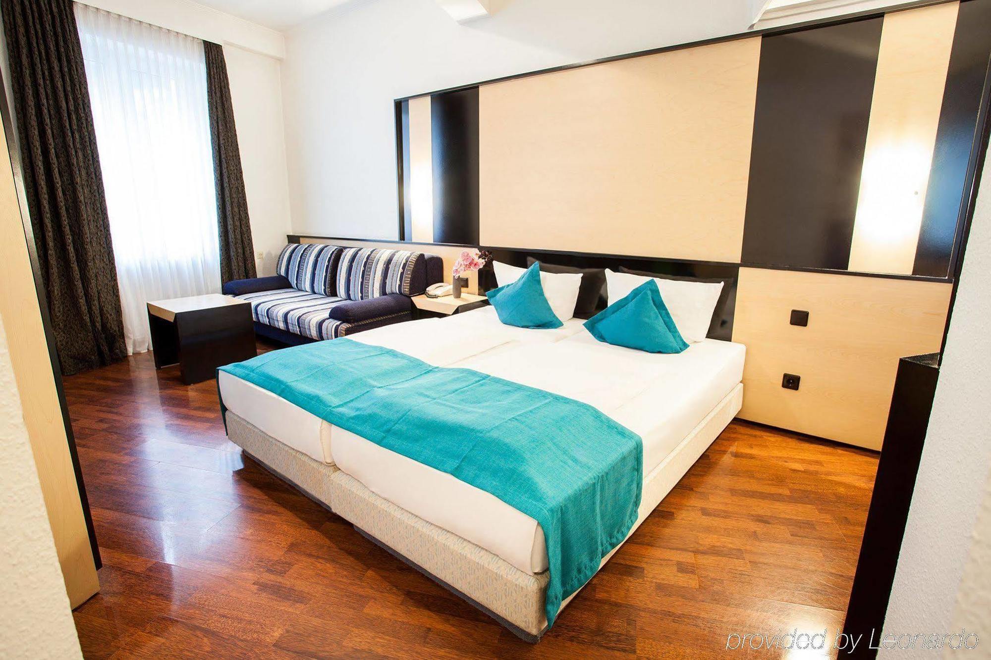 Boutique 003 Am Dom, Trademark Collection By Wyndham 3* Keulen